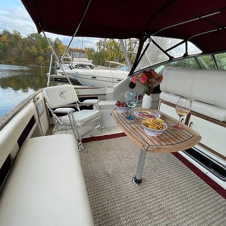 Private Yacht On Catskill Creek Exterior photo