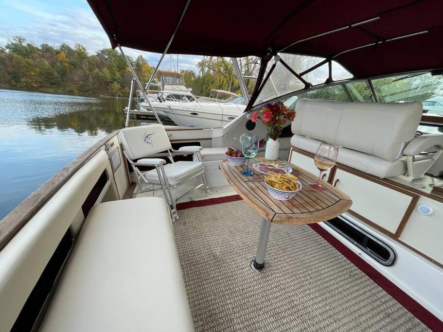 Private Yacht On Catskill Creek Exterior photo
