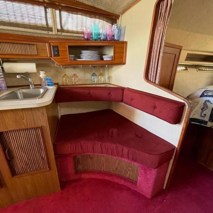 Private Yacht On Catskill Creek Exterior photo