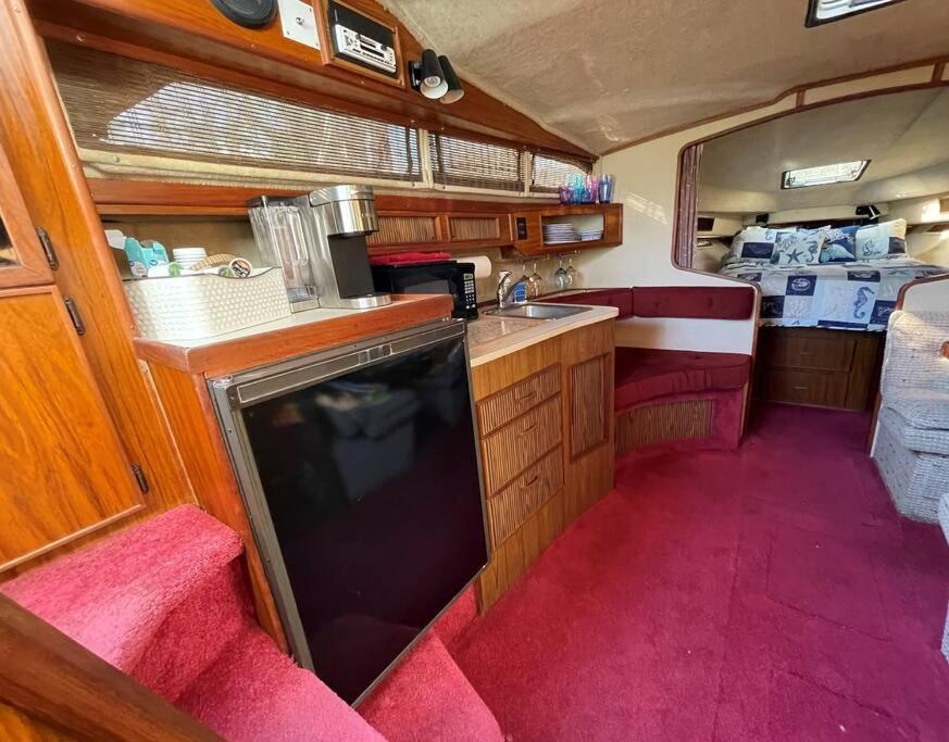 Private Yacht On Catskill Creek Exterior photo